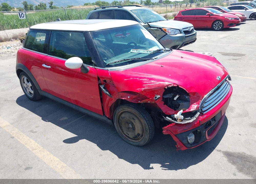 2008 MINI COOPER VIN: WMWMF33558TT62048