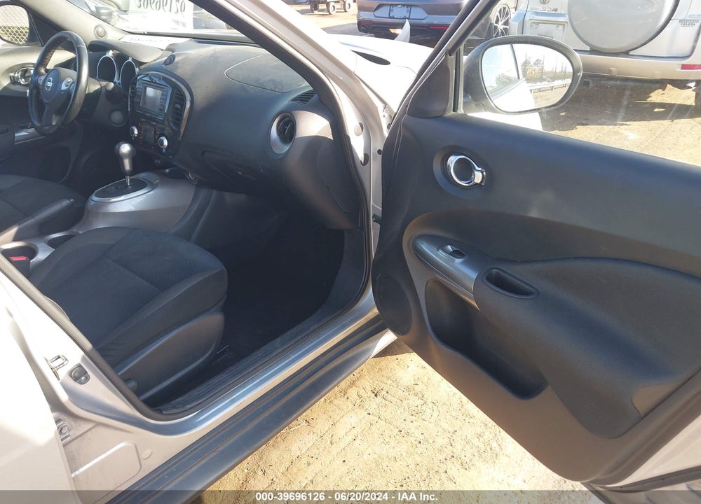 2011 NISSAN JUKE SV VIN: JN8AF5MR6BT013527