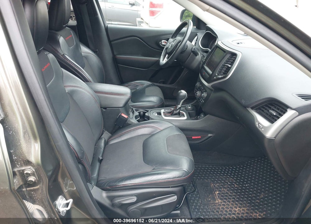 2016 JEEP CHEROKEE TRAILHAWK VIN: 1C4PJMBSXGW131073