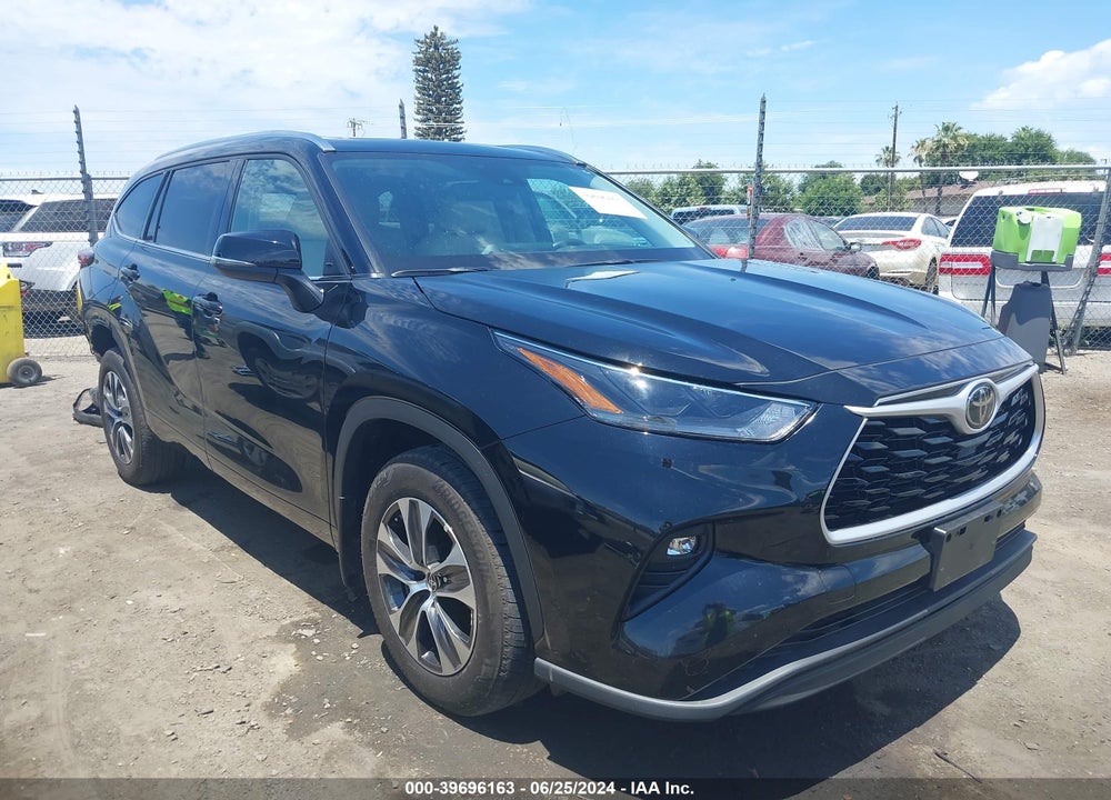 2021 TOYOTA HIGHLANDER XLE VIN: 5TDHZRBH9MS080823