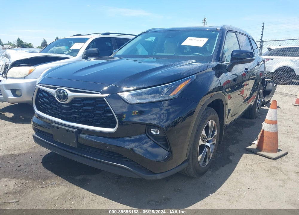 2021 TOYOTA HIGHLANDER XLE VIN: 5TDHZRBH9MS080823