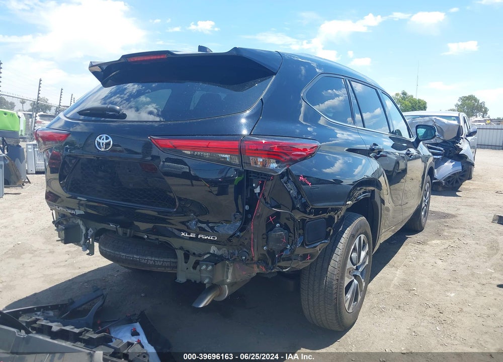 2021 TOYOTA HIGHLANDER XLE VIN: 5TDHZRBH9MS080823