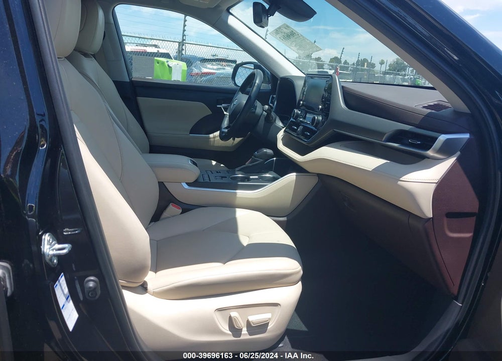 2021 TOYOTA HIGHLANDER XLE VIN: 5TDHZRBH9MS080823