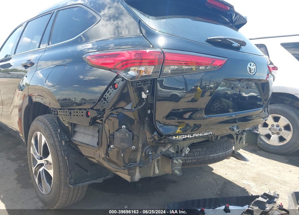 2021 TOYOTA HIGHLANDER XLE VIN: 5TDHZRBH9MS080823