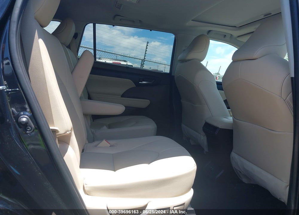 2021 TOYOTA HIGHLANDER XLE VIN: 5TDHZRBH9MS080823