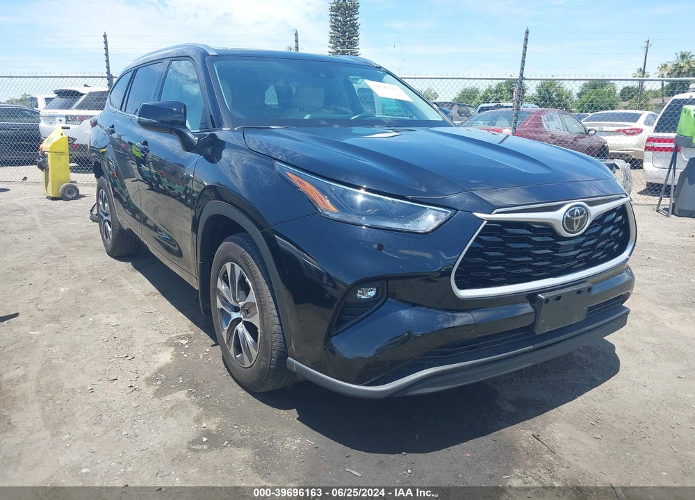 2021 TOYOTA HIGHLANDER XLE VIN: 5TDHZRBH9MS080823