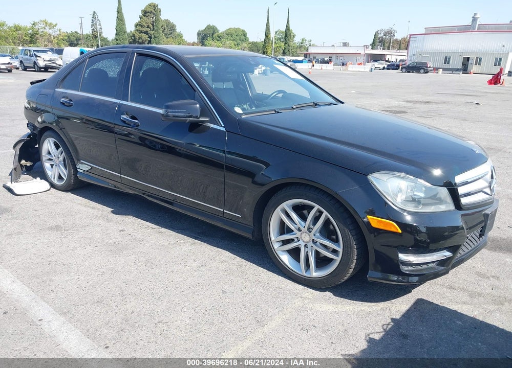 2013 MERCEDES-BENZ C 250 LUXURY/SPORT VIN: WDDGF4HB1DR243107
