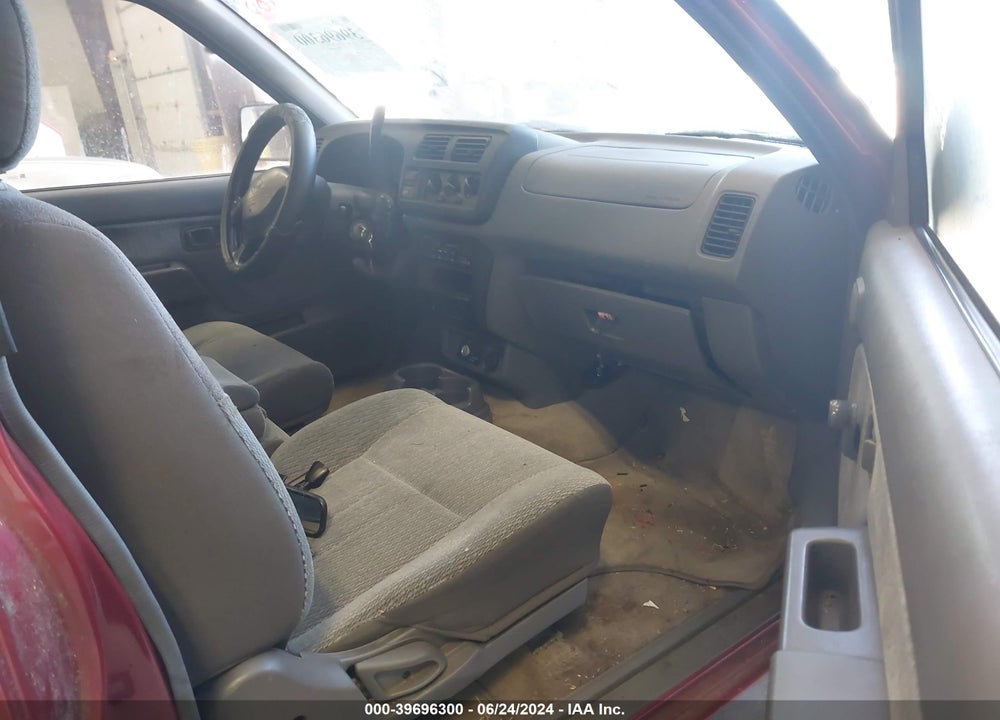 2000 NISSAN FRONTIER XE VIN: 1N6DD26S9YC370753