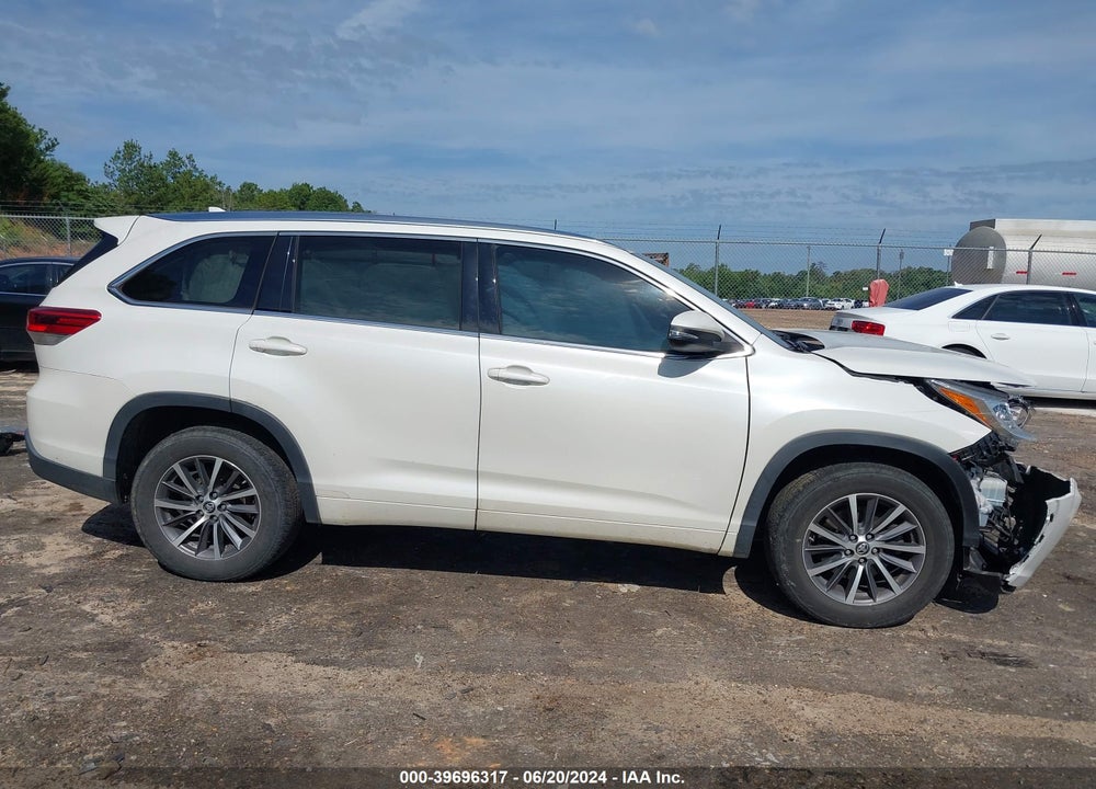 2017 TOYOTA HIGHLANDER XLE VIN: 5TDKZRFH7HS517398