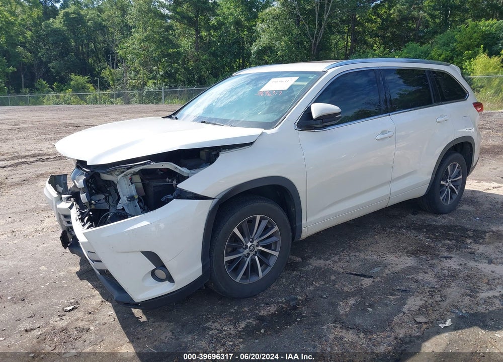 2017 TOYOTA HIGHLANDER XLE VIN: 5TDKZRFH7HS517398