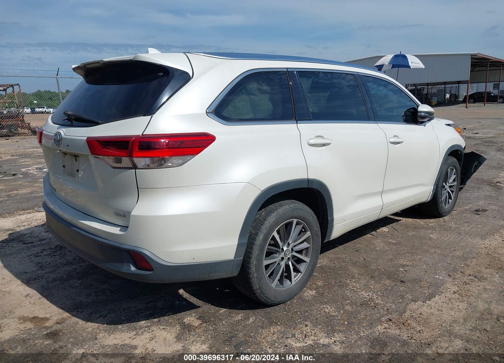 2017 TOYOTA HIGHLANDER XLE VIN: 5TDKZRFH7HS517398