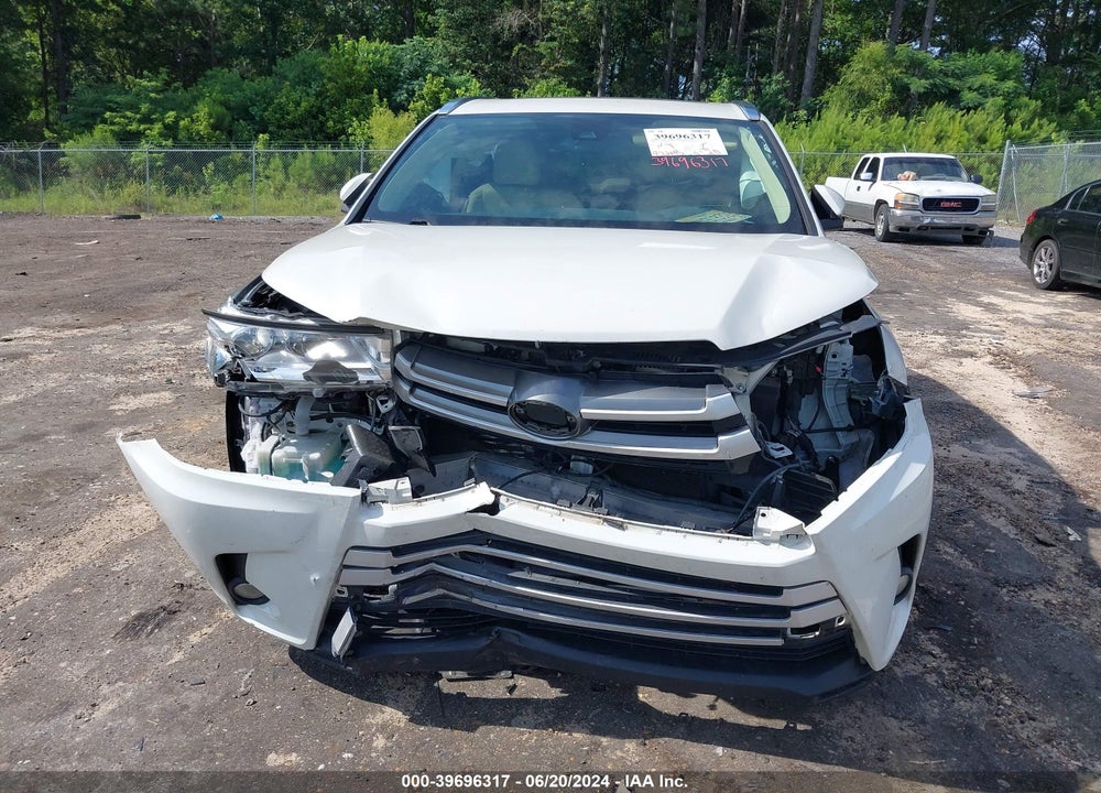 2017 TOYOTA HIGHLANDER XLE VIN: 5TDKZRFH7HS517398