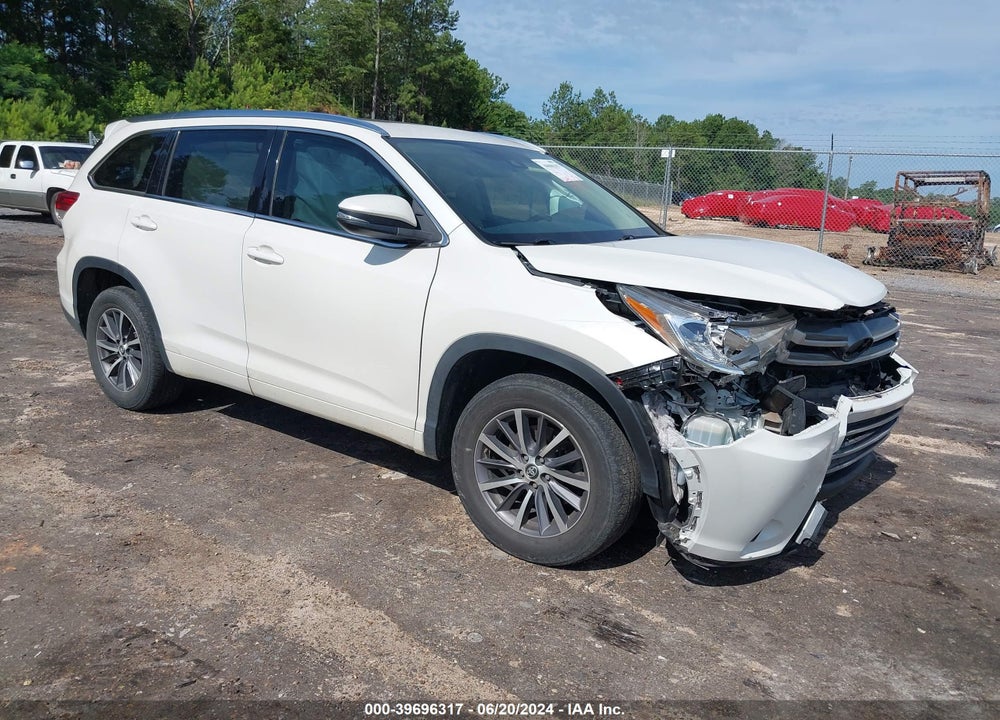 2017 TOYOTA HIGHLANDER XLE VIN: 5TDKZRFH7HS517398