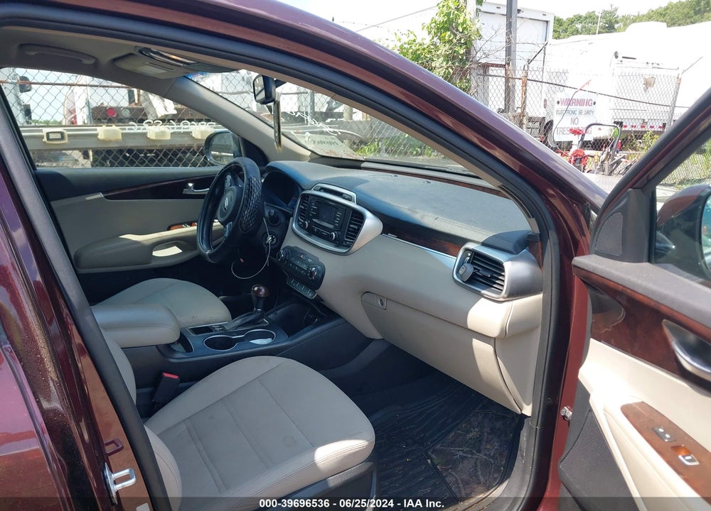 2016 KIA SORENTO 2.4L LX VIN: 5XYPGDA33GG147301