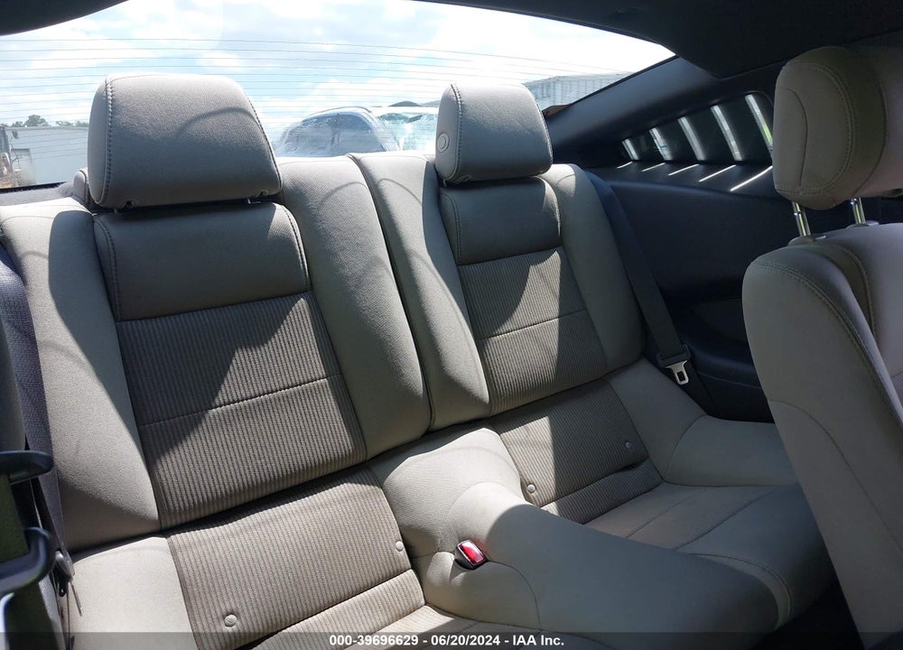 2014 FORD MUSTANG V6 VIN: 1ZVBP8AM7E5310920