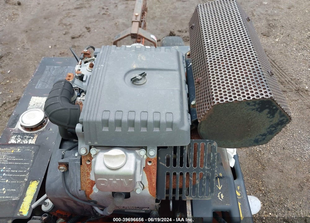 2000 DITCH WITCH 1820 VIN: 000000000001S4757