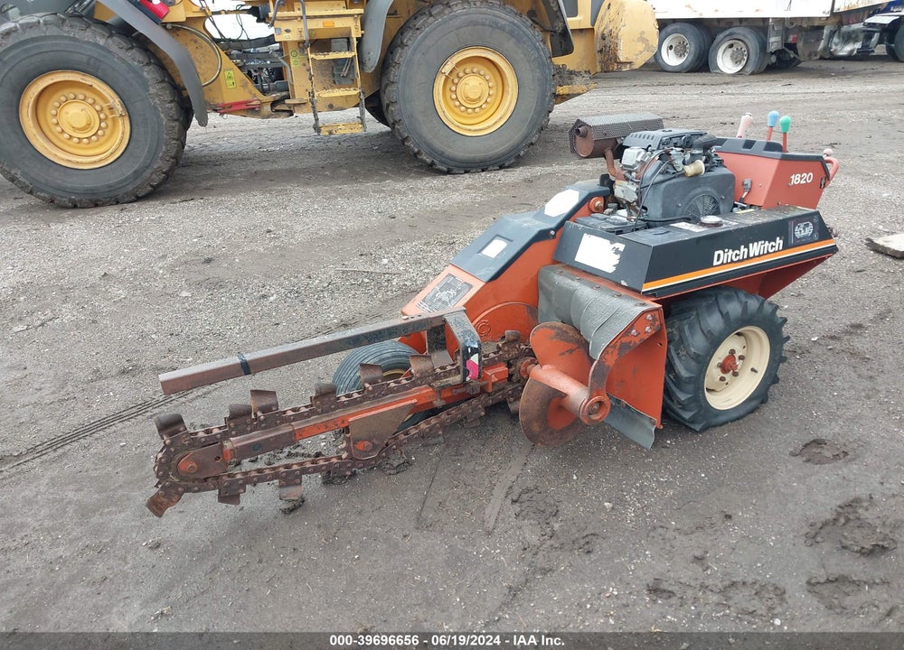 2000 DITCH WITCH 1820 VIN: 000000000001S4757