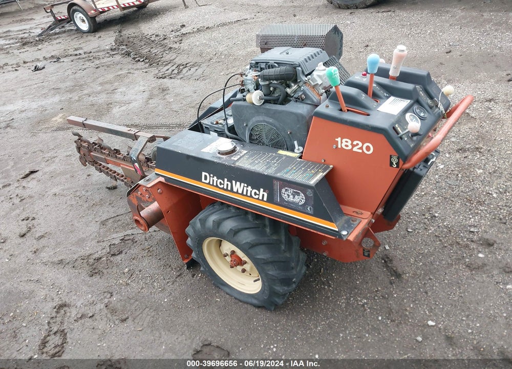 2000 DITCH WITCH 1820 VIN: 000000000001S4757