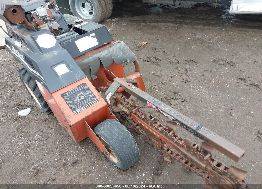 2000 DITCH WITCH 1820 VIN: 000000000001S4757