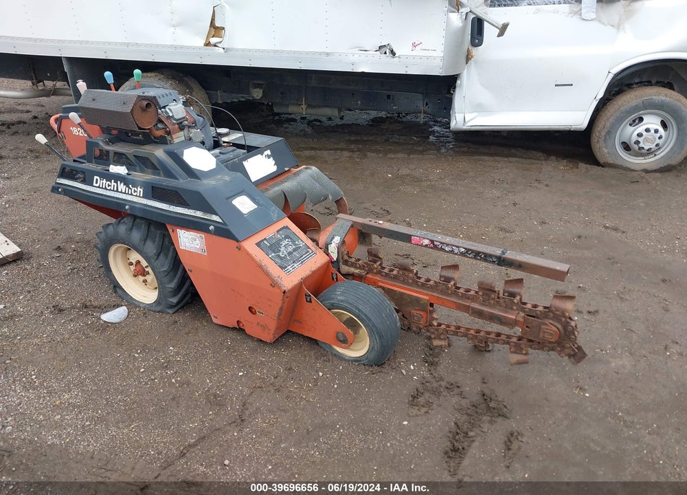 2000 DITCH WITCH 1820 VIN: 000000000001S4757