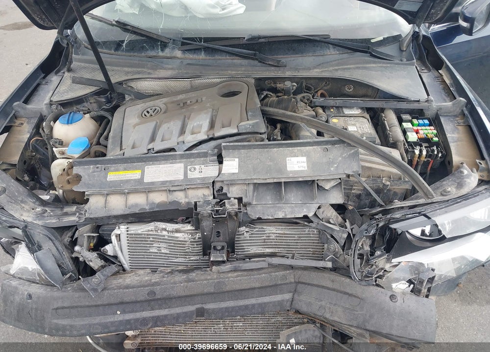2014 VOLKSWAGEN PASSAT 2.0L TDI SE VIN: 1VWBN7A39EC016180
