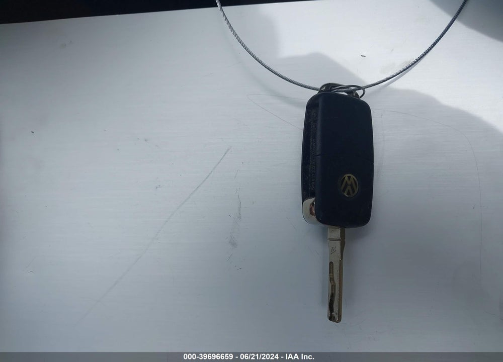 2014 VOLKSWAGEN PASSAT 2.0L TDI SE VIN: 1VWBN7A39EC016180