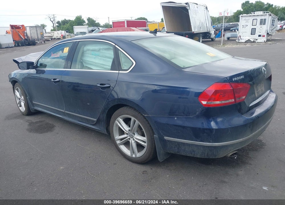 2014 VOLKSWAGEN PASSAT 2.0L TDI SE VIN: 1VWBN7A39EC016180