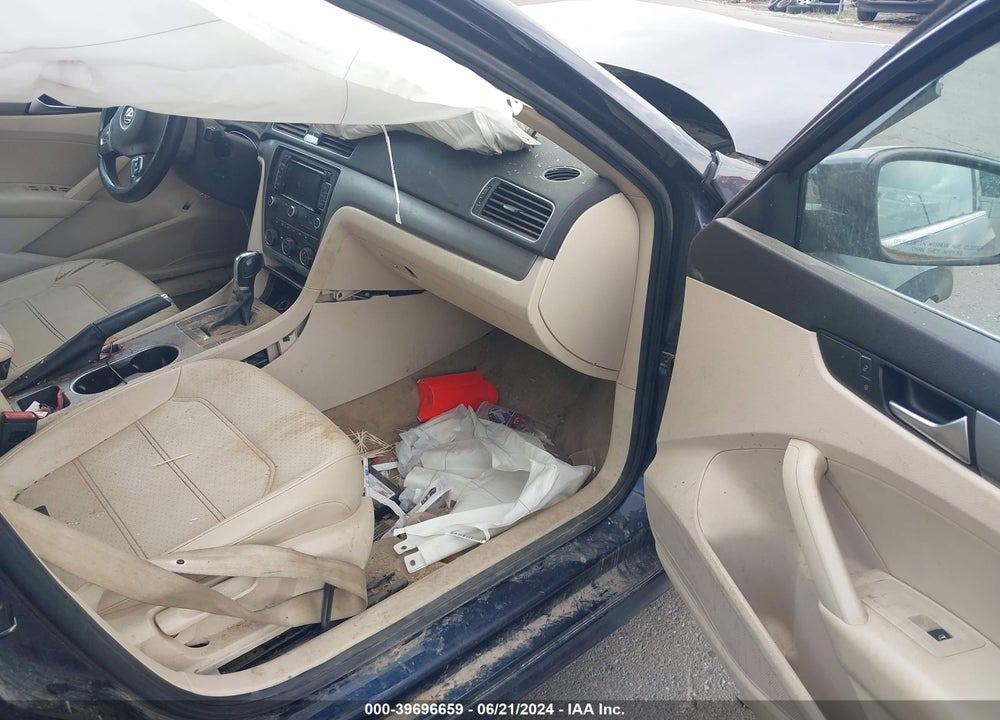 2014 VOLKSWAGEN PASSAT 2.0L TDI SE VIN: 1VWBN7A39EC016180
