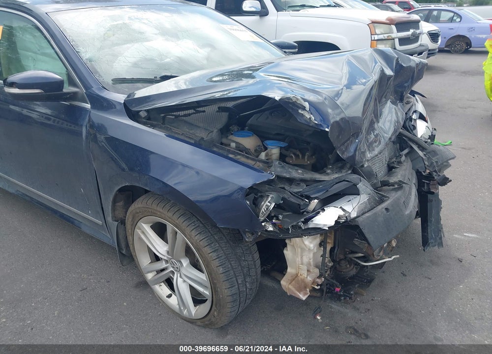 2014 VOLKSWAGEN PASSAT 2.0L TDI SE VIN: 1VWBN7A39EC016180