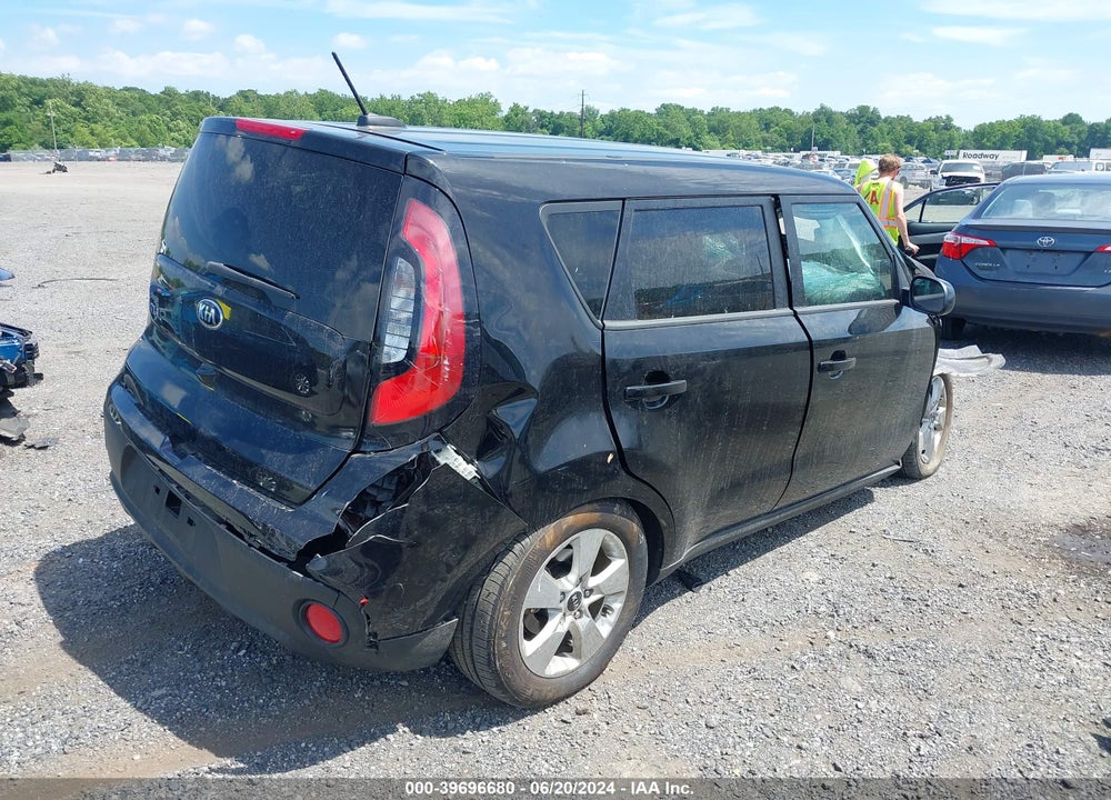 2018 KIA SOUL VIN: KNDJN2A27J7588411