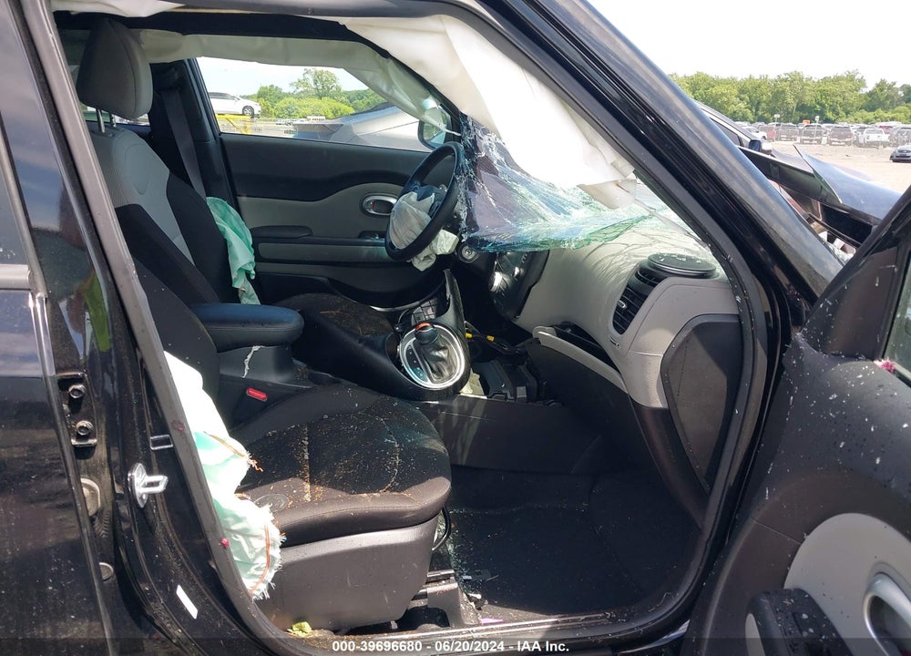 2018 KIA SOUL VIN: KNDJN2A27J7588411
