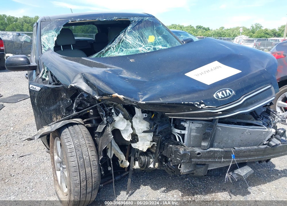 2018 KIA SOUL VIN: KNDJN2A27J7588411