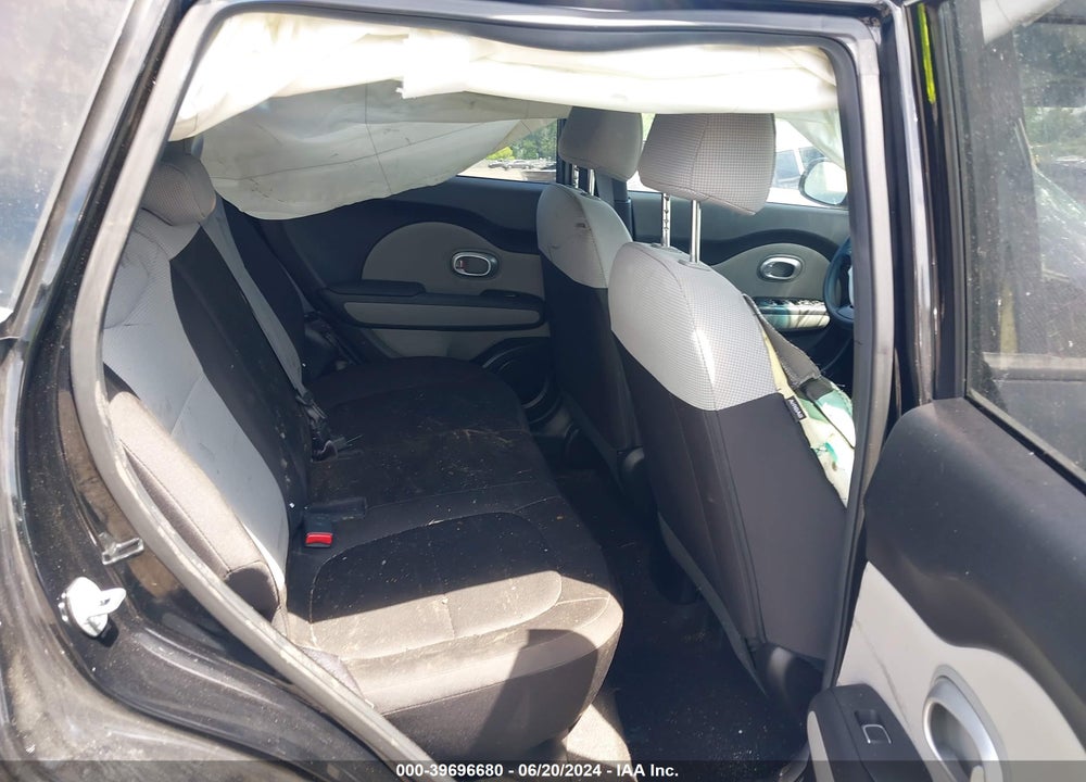 2018 KIA SOUL VIN: KNDJN2A27J7588411