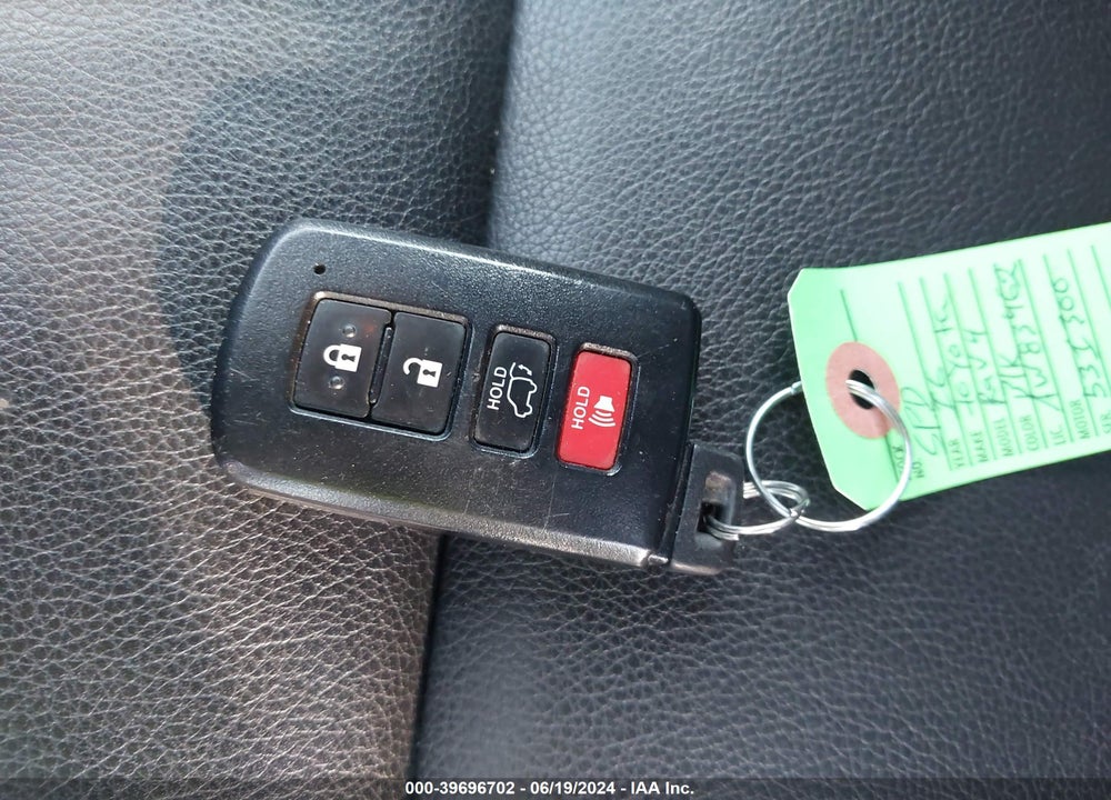 2016 TOYOTA RAV4 SE VIN: JTMJFREV2GJ060233
