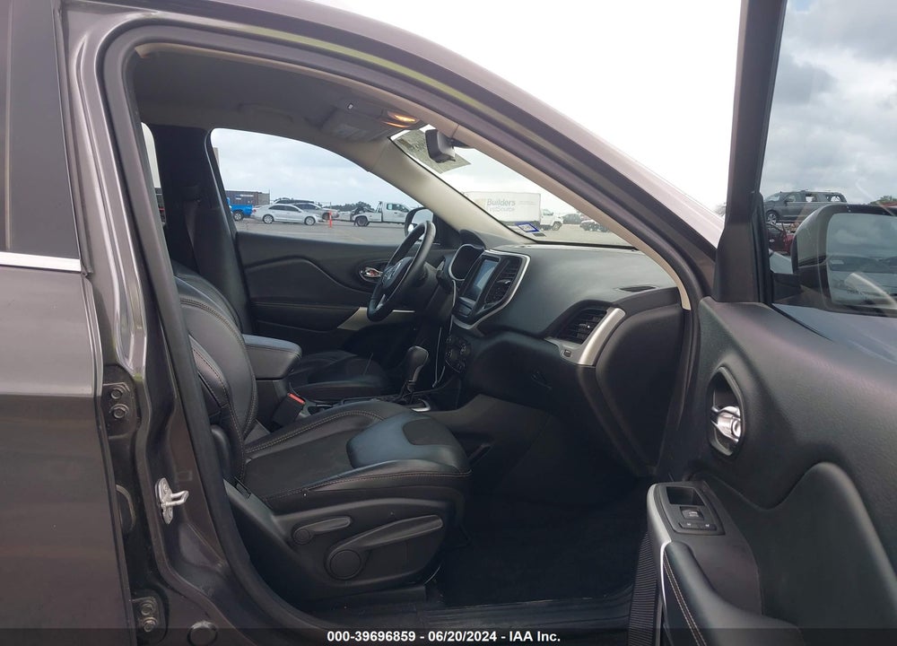 2018 CHEROKEE JEEP  LATITUDE PLUS FWD VIN: 1C4PJLLB8JD590825