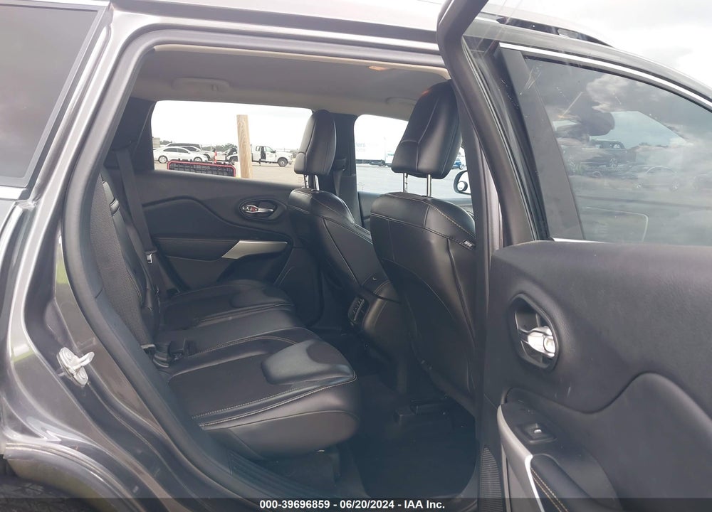 2018 CHEROKEE JEEP  LATITUDE PLUS FWD VIN: 1C4PJLLB8JD590825