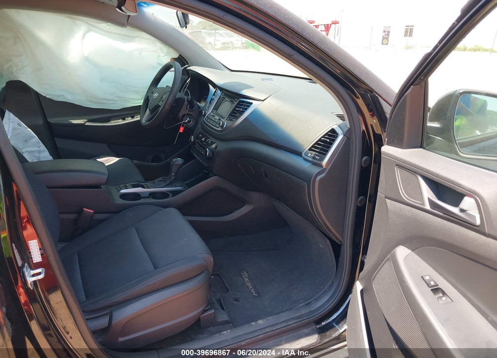 2017 HYUNDAI TUCSON SE VIN: KM8J3CA47HU488345