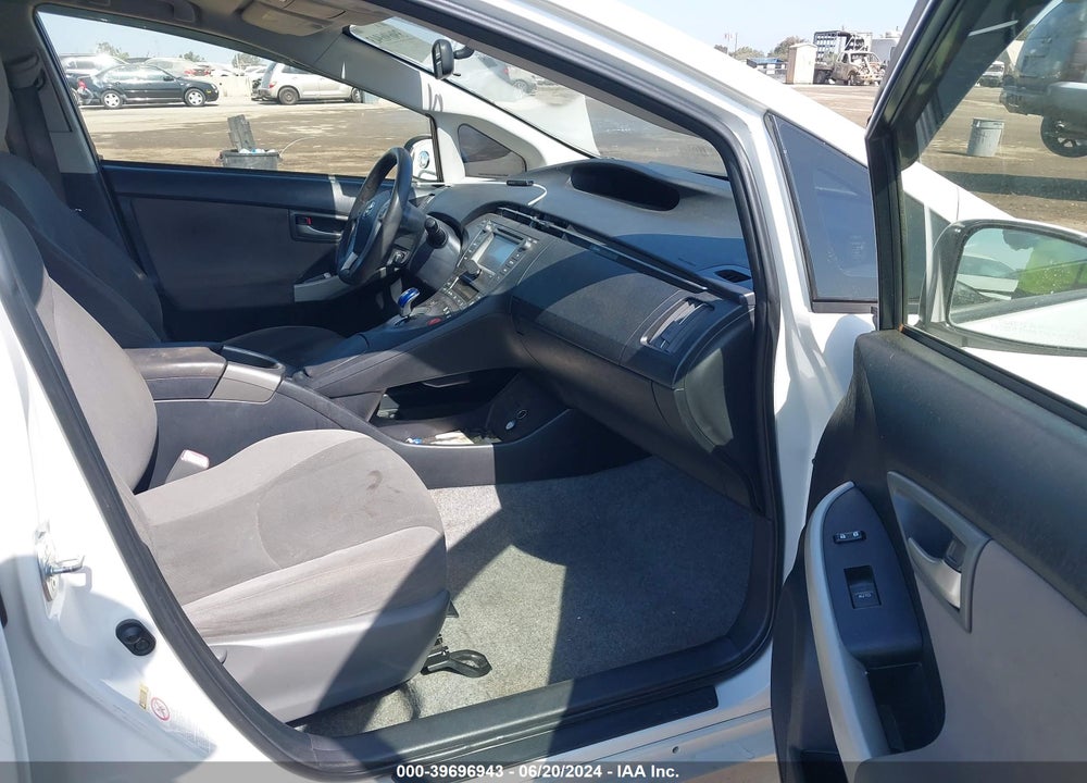 2013 TOYOTA PRIUS TWO VIN: JTDKN3DUXD5598308