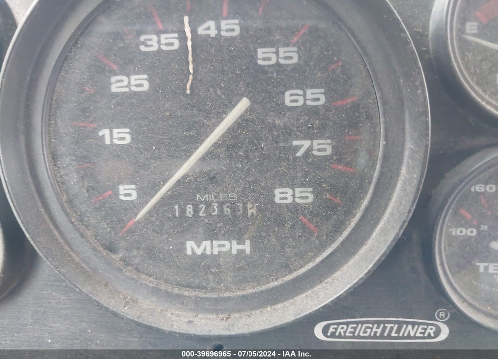 1999 FREIGHTLINER CHASSIS M LINE WALK-IN VAN VIN: 4UZA4FAD4XCA67334
