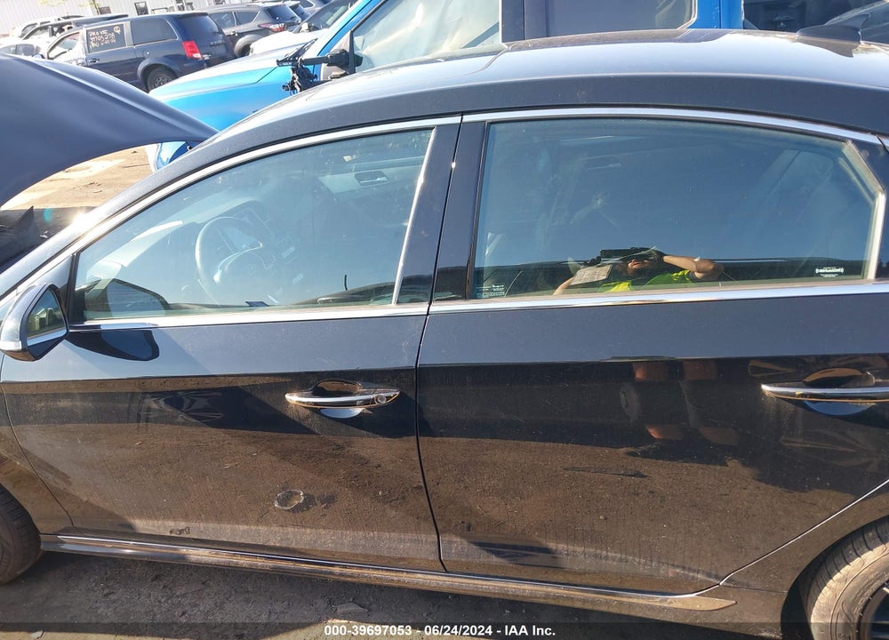 2018 HYUNDAI SONATA SPORT 2.0T VIN: 5NPE34AB9JH695524