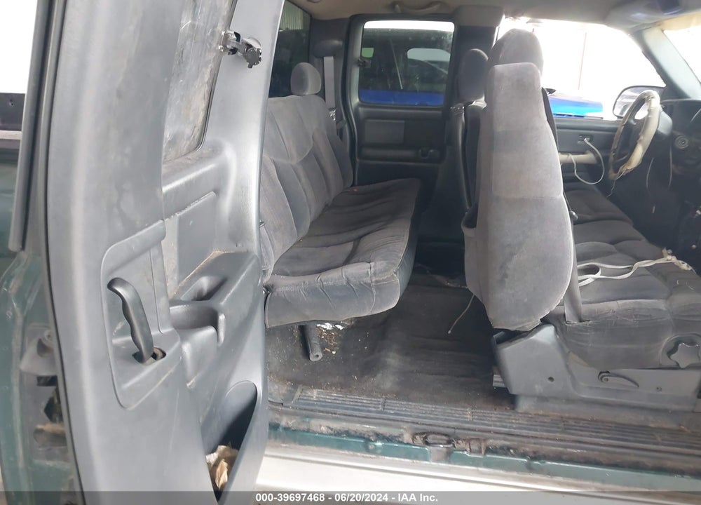 2002 CHEVROLET SILVERADO 1500 LS VIN: 2GCEC19T621337974