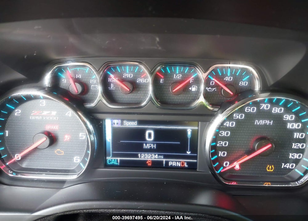 2018 CHEVROLET SUBURBAN LT VIN: 1GNSKHKC5JR189211