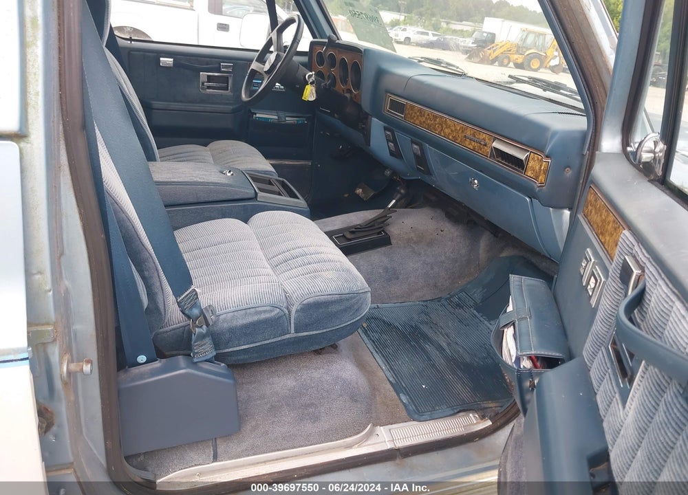 1990 CHEVROLET SUBURBAN V1500 VIN: 1GNEV16KXLF109239