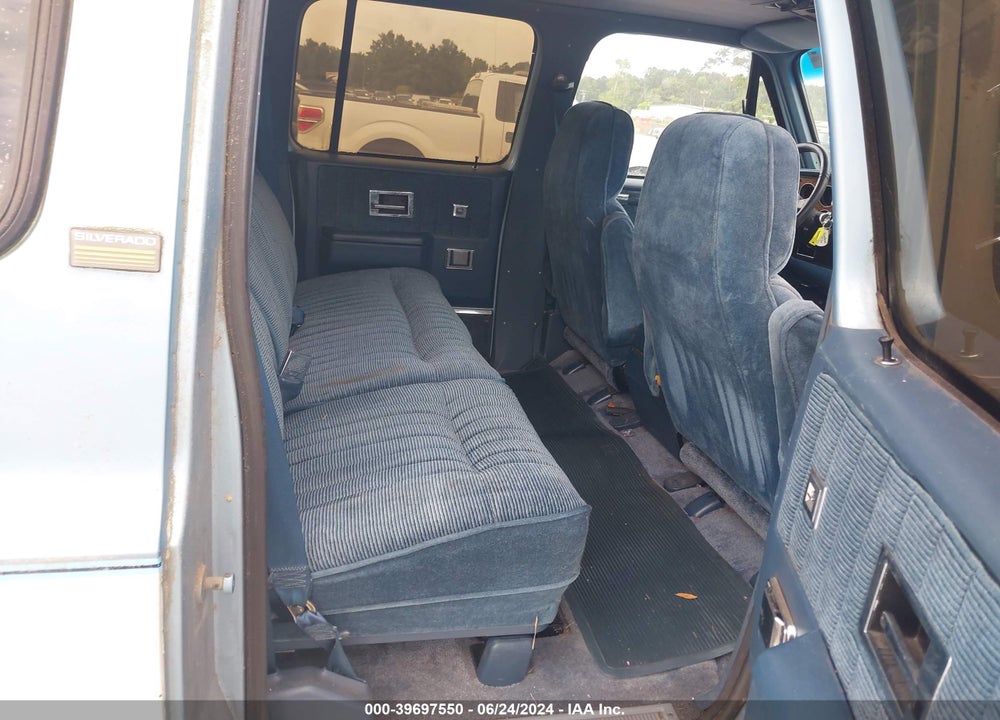 1990 CHEVROLET SUBURBAN V1500 VIN: 1GNEV16KXLF109239