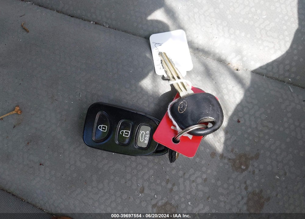 2010 HYUNDAI ELANTRA GLS VIN: KMHDU4AD5AU972620