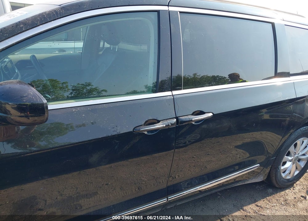 2018 CHRYSLER PACIFICA TOURING L VIN: 2C4RC1BG3JR269390