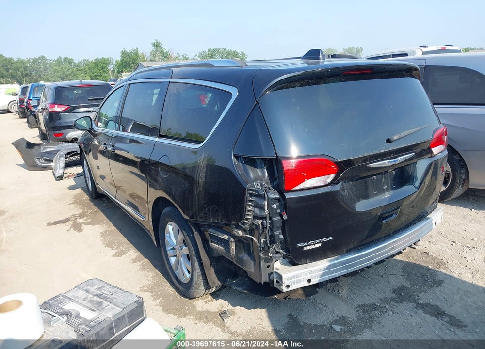 2018 CHRYSLER PACIFICA TOURING L VIN: 2C4RC1BG3JR269390