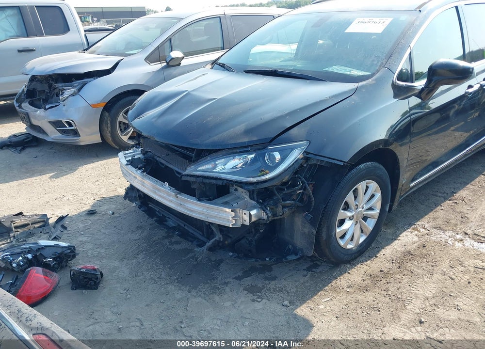 2018 CHRYSLER PACIFICA TOURING L VIN: 2C4RC1BG3JR269390
