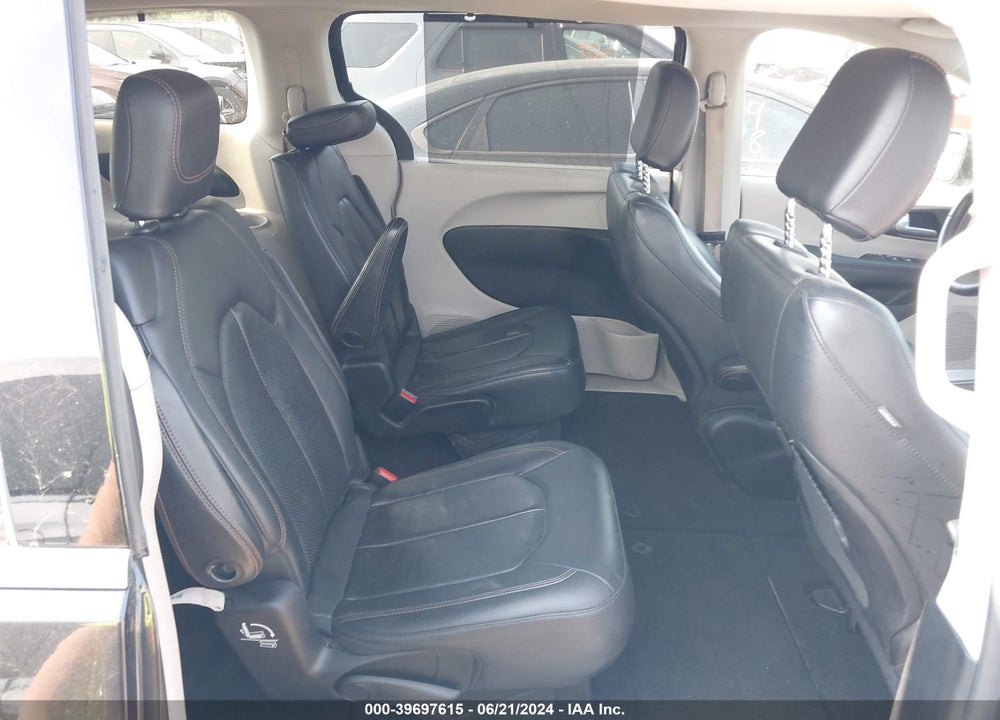 2018 CHRYSLER PACIFICA TOURING L VIN: 2C4RC1BG3JR269390