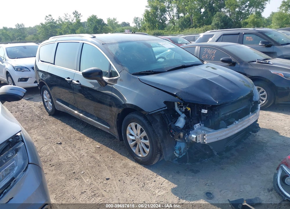 2018 CHRYSLER PACIFICA TOURING L VIN: 2C4RC1BG3JR269390